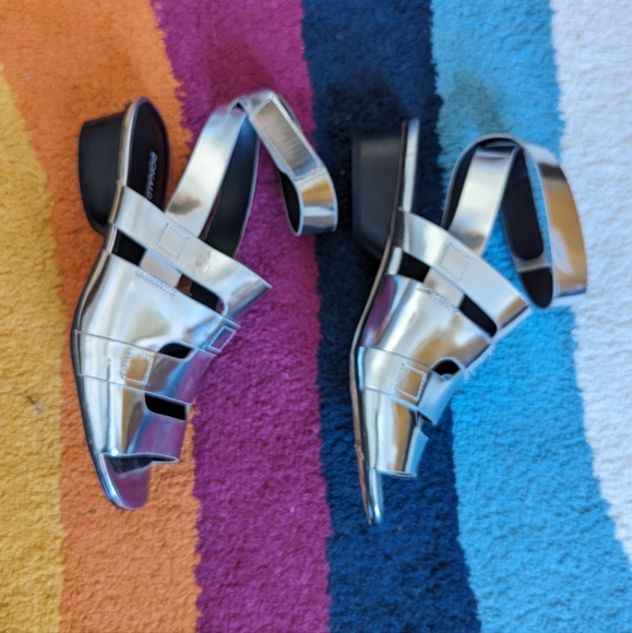 Silver Chrome Sandals Low Heels By Donald Pliner Size 6 - Picture 3 of 7